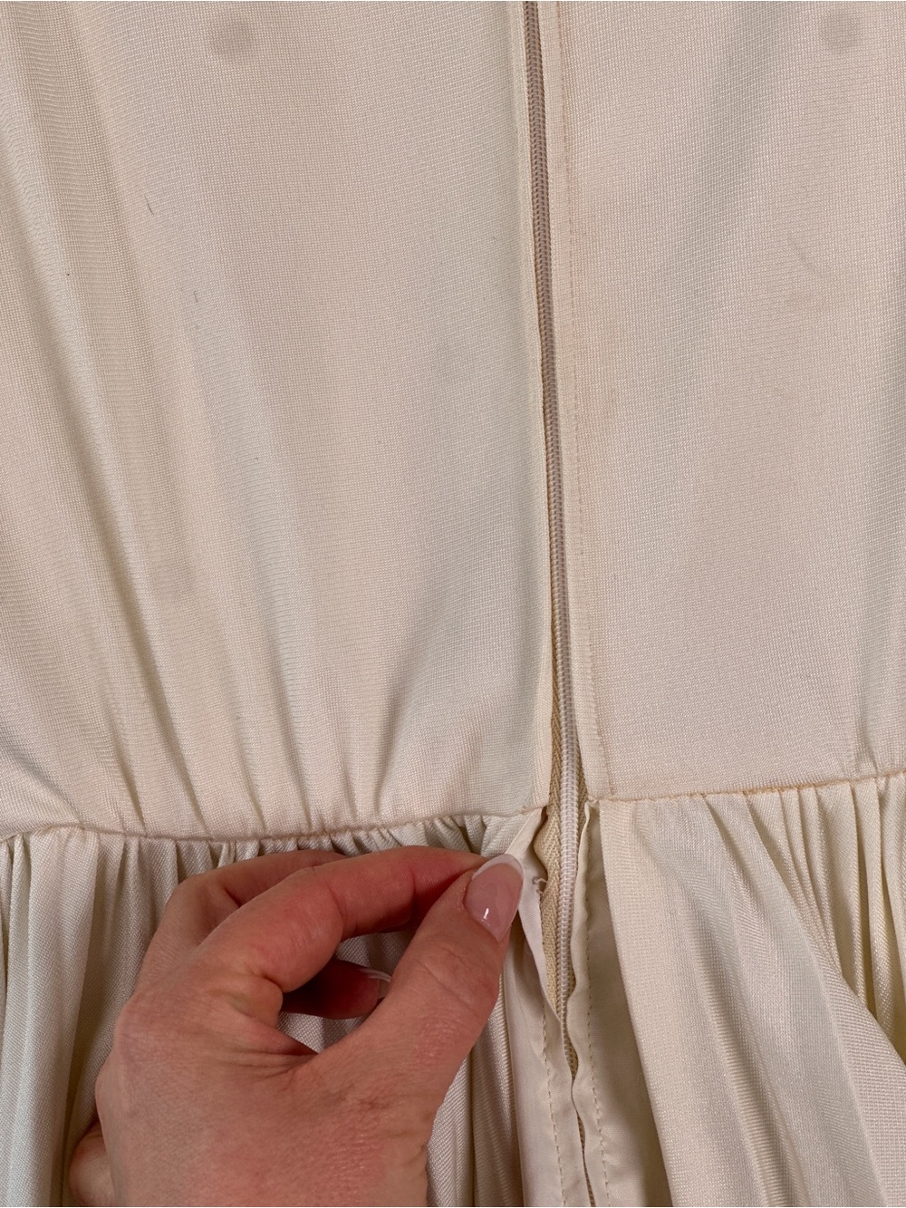 Mollie Parnis Neusteters Pleated Mock Neck Maxi Dress Cream Size 4 - Picture 9 of 16